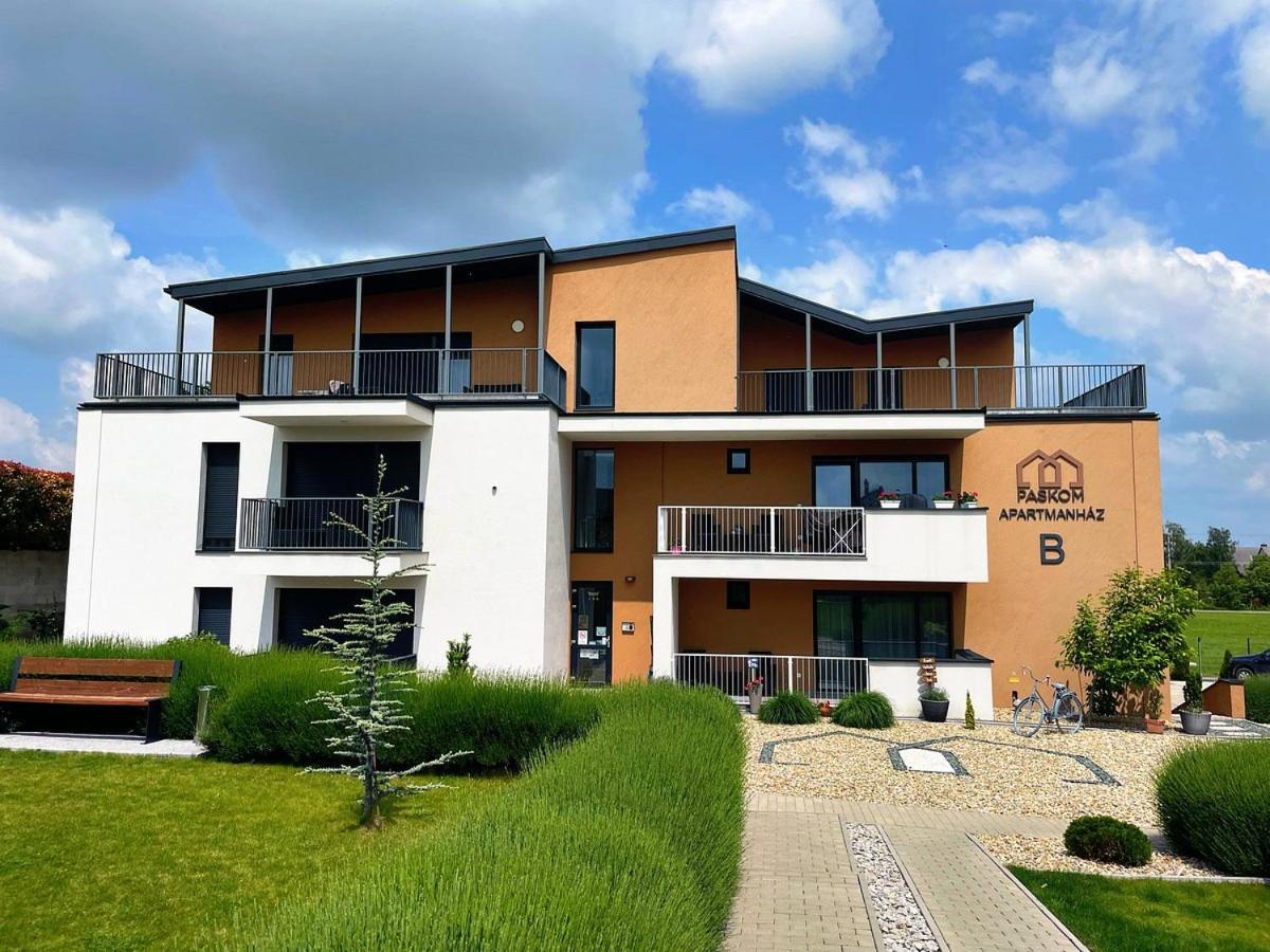 Paskom Apartmanhaz Nyergesujfalu Εξωτερικό φωτογραφία